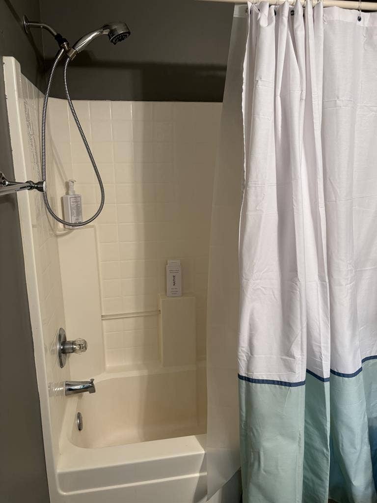 Furnished Private room + bathroom