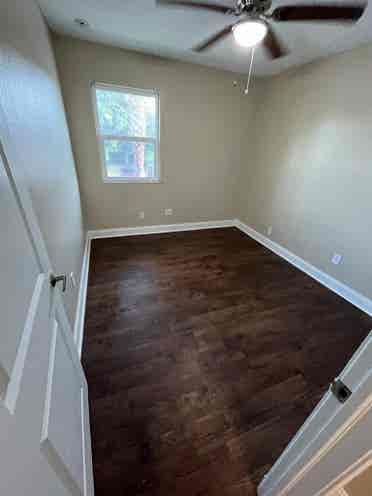 Small room for rent 