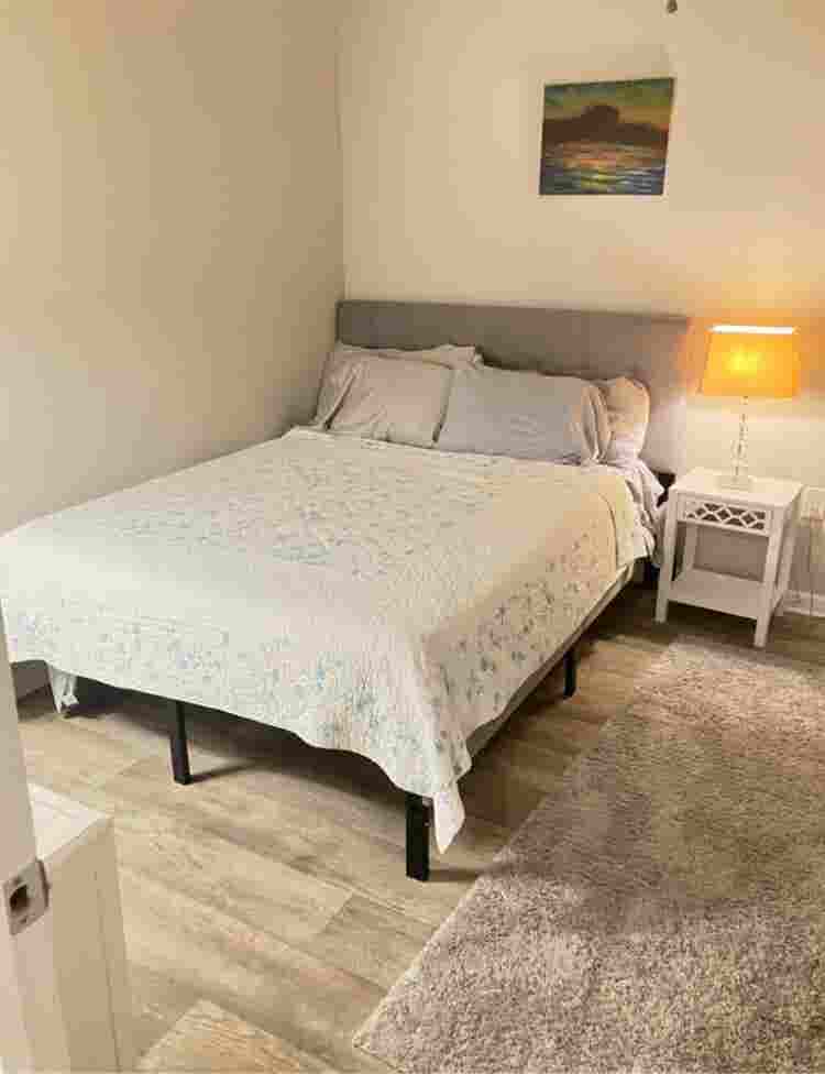 Room for rent $