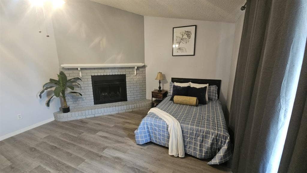 Private Room, Prime Location