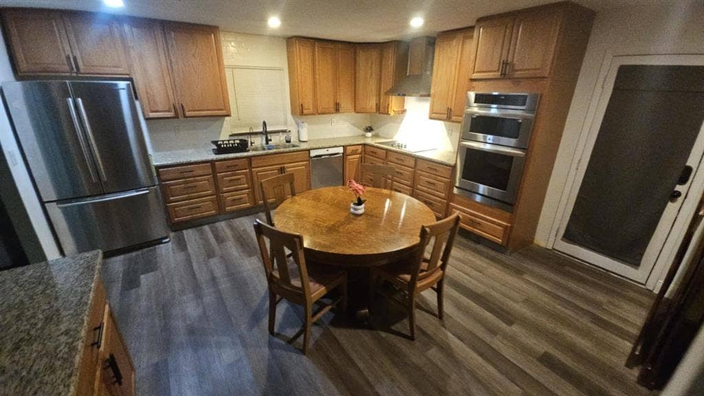 Private Room + Pool Access