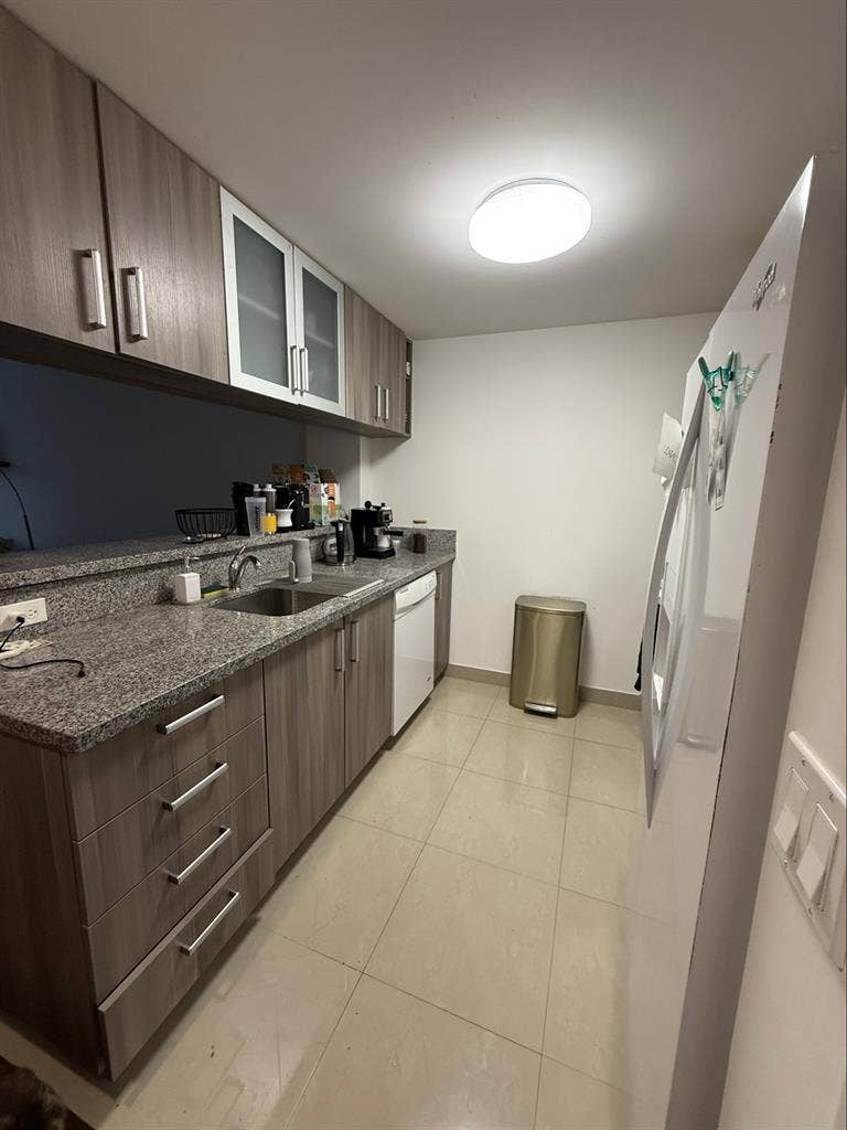 Looking for a roomie ! 💕 Edgewater