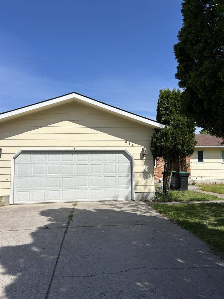 Looking for female roommates!