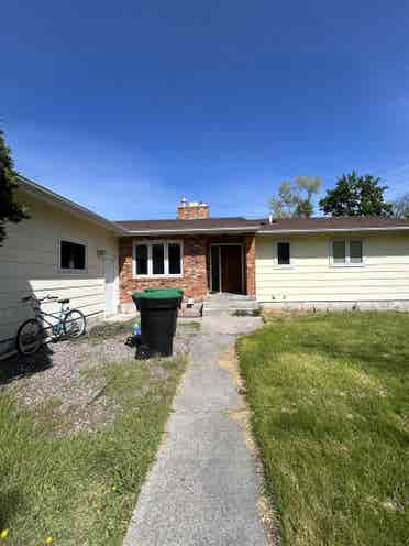 Looking for female roommates!