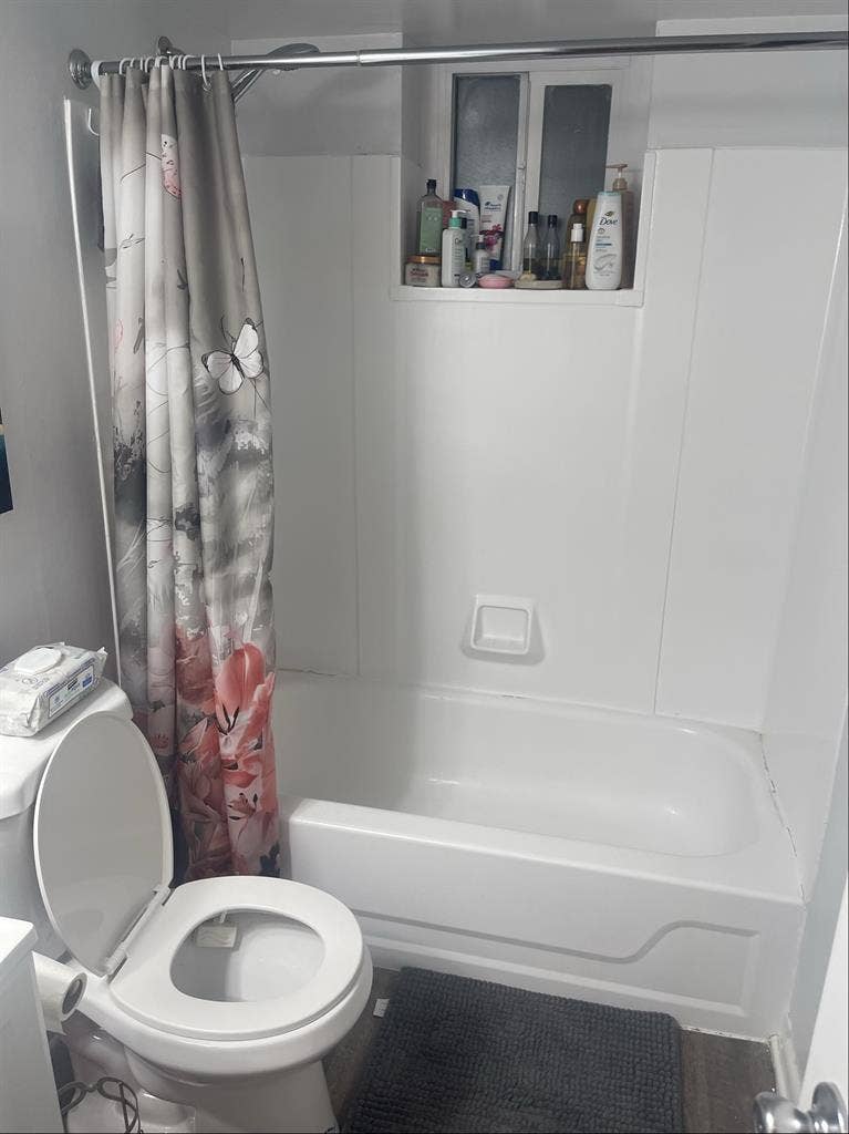 Room Available- Sept 1st
/ Mid Aug