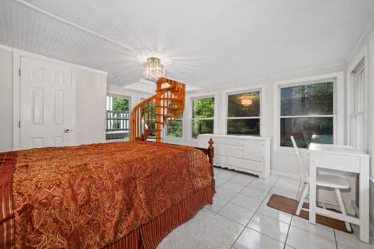 House Free-style Living for Males