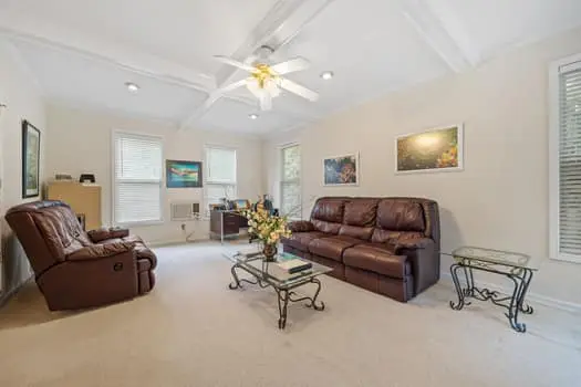 House Free-style Living for Males