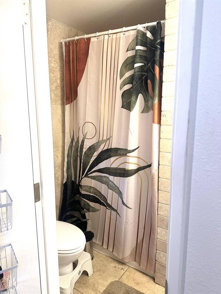 Master Bedroom - Quiet Neighborhood