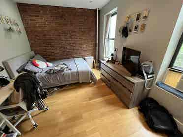 Beautiful Spacious Bedroom 