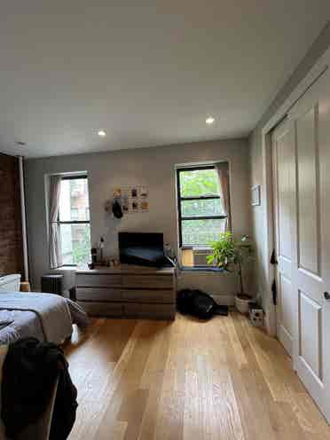 Beautiful Spacious Bedroom 