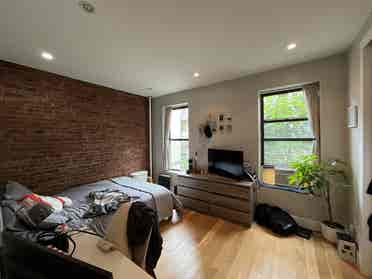 Beautiful Spacious Bedroom 