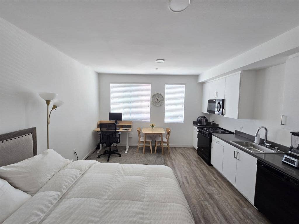 FURNISHED STUDIO APARTMENT