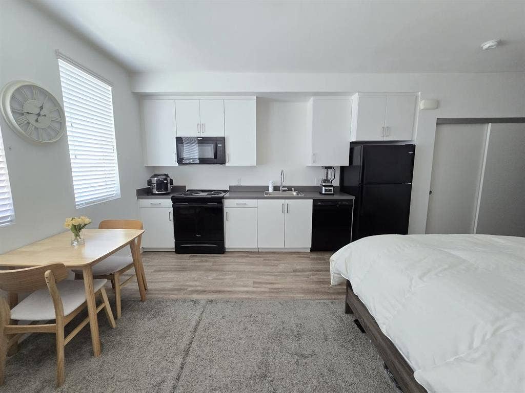 FURNISHED STUDIO APARTMENT