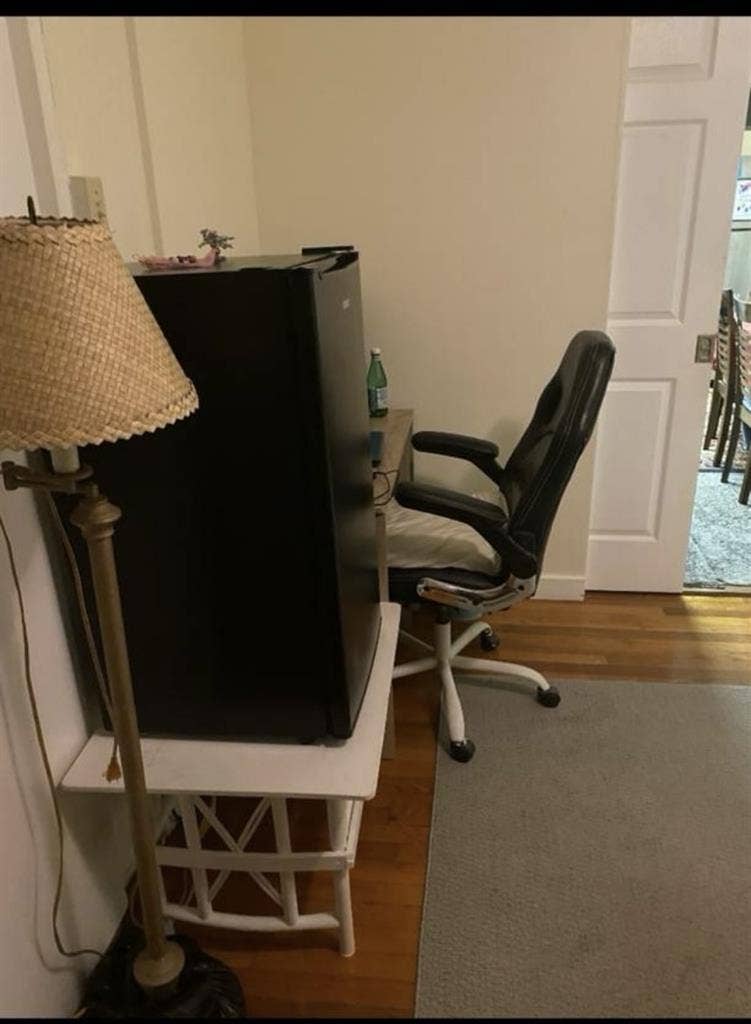 Beautiful furnished beautiful room.