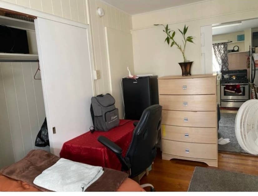 Beautiful furnished beautiful room.
