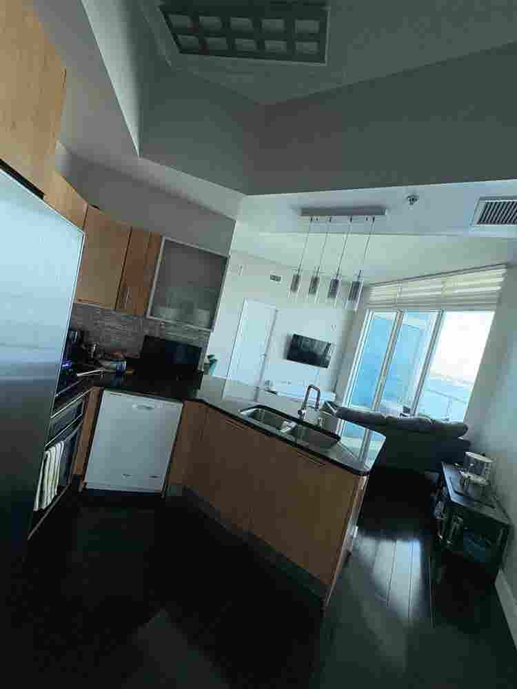 (Penthouse Floor) need 1 roommate.
