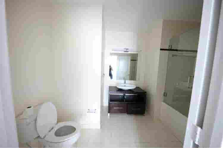 (Penthouse Floor) need 1 roommate.