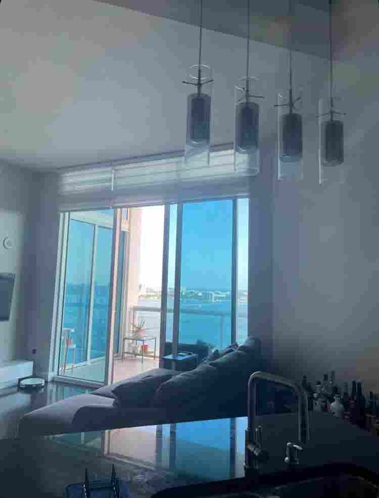 (Penthouse Floor) need 1 roommate.