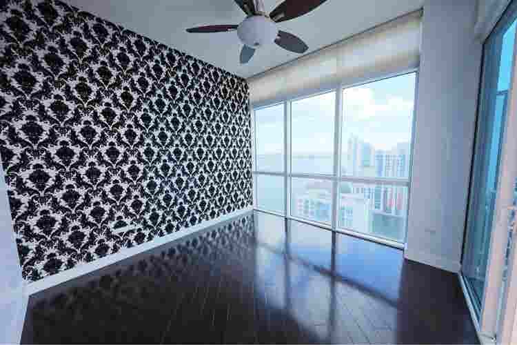 (Penthouse Floor) need 1 roommate.