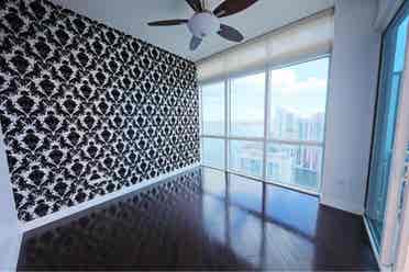 (Penthouse Floor) need 1 roommate.