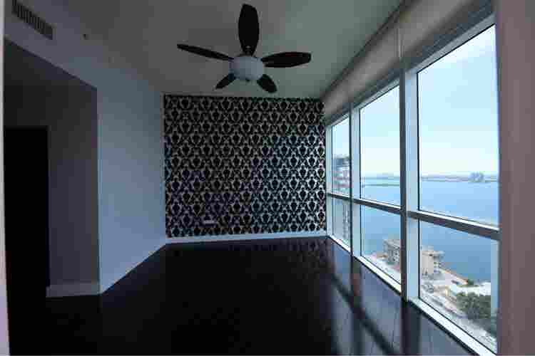 (Penthouse Floor) need 1 roommate.