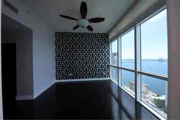 (Penthouse Floor) need 1 roommate.