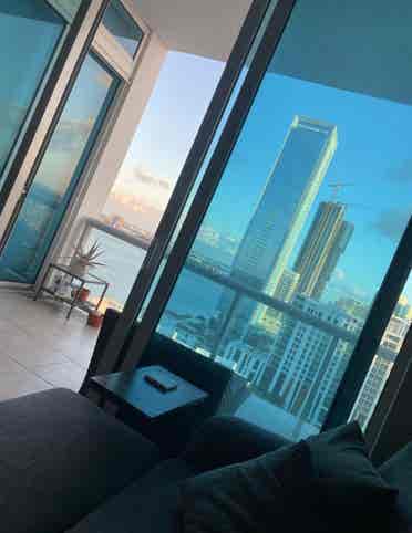 (Penthouse Floor) need 1 roommate.