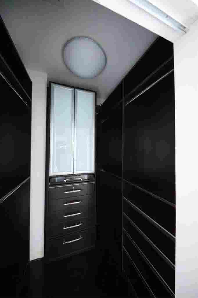 (Penthouse Floor) need 1 roommate.