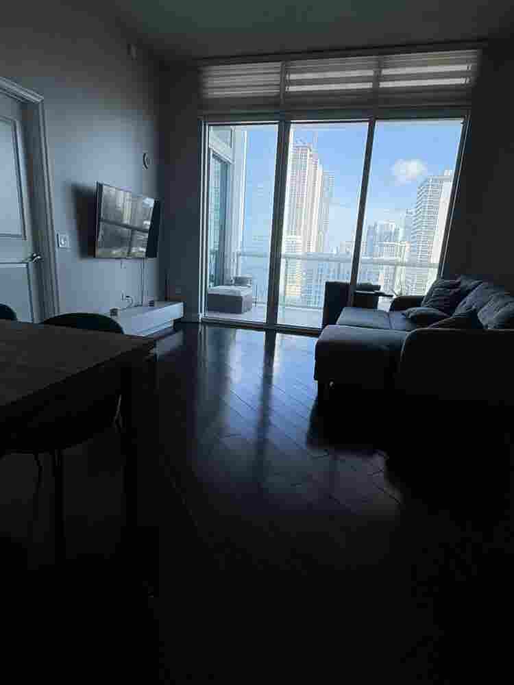 (Penthouse Floor) need 1 roommate.
