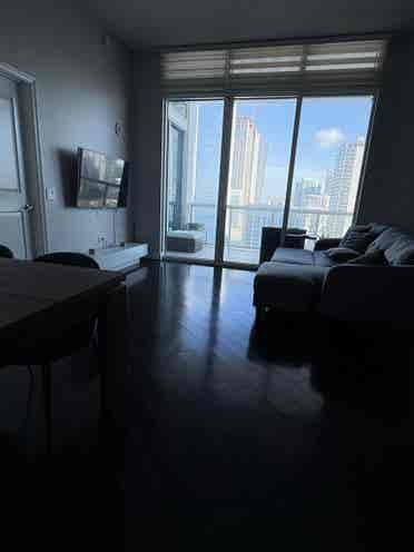 (Penthouse Floor) need 1 roommate.