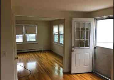 Looking for a roomate!