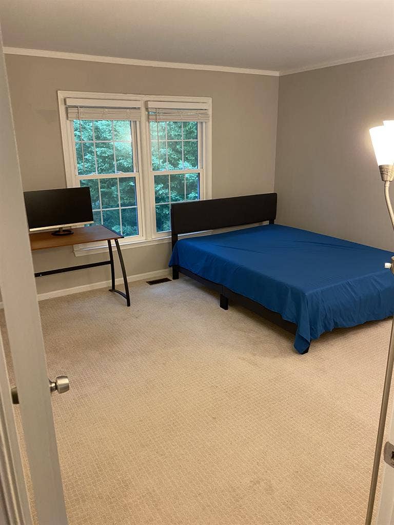 Private Room in Montgomery Village