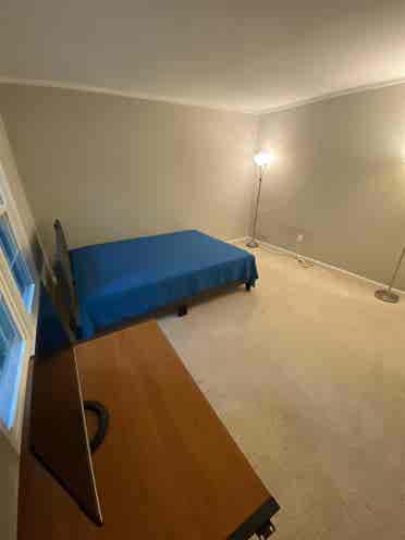 Private Room in Montgomery Village