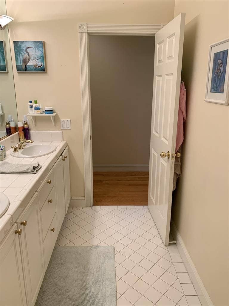 Spacious Bdrm In Beautiful Home