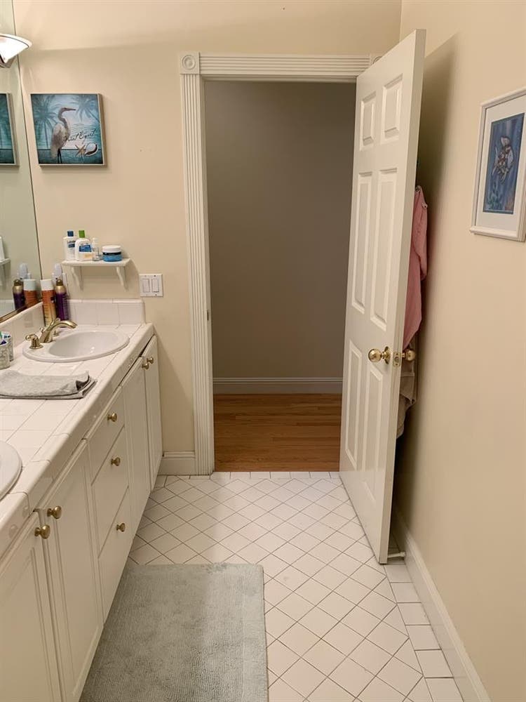 Spacious Bdrm In Beautiful Home