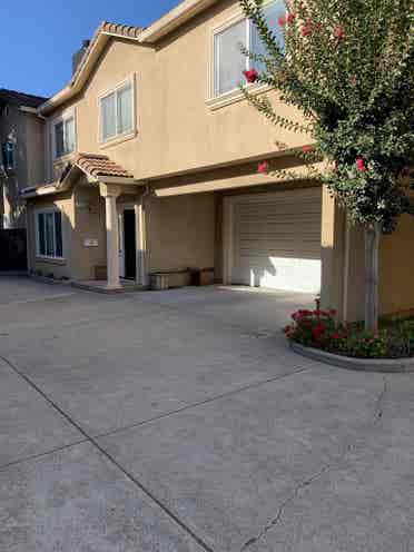 Spacious Bdrm In Beautiful Home