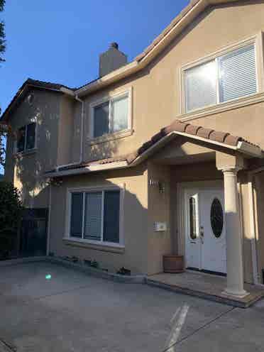 Spacious Bdrm In Beautiful Home