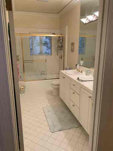 Spacious Bdrm In Beautiful Home