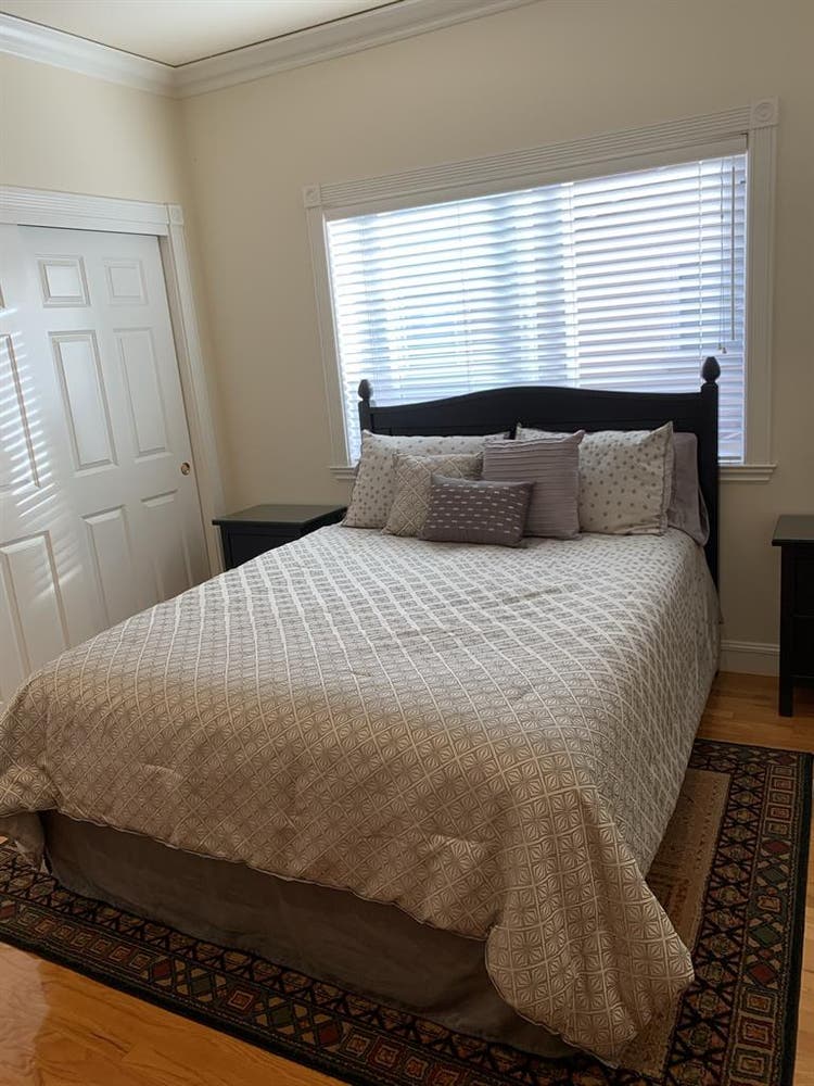 Spacious Bdrm In Beautiful Home
