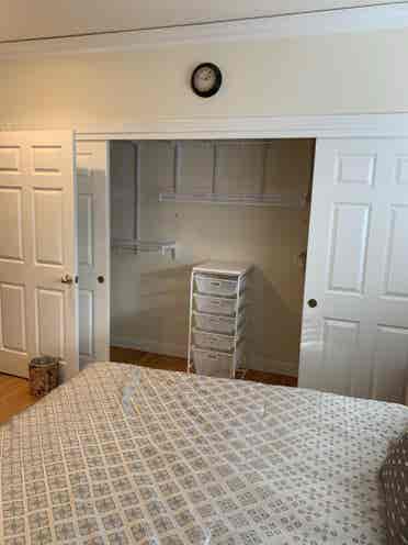 Spacious Bdrm In Beautiful Home