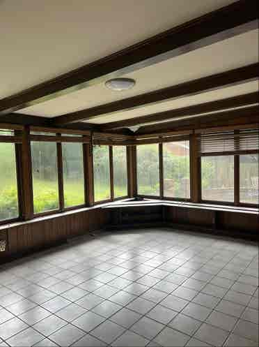 Female roommate needed ()