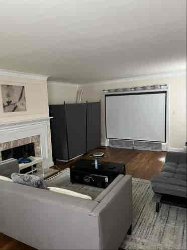 Female roommate needed ()