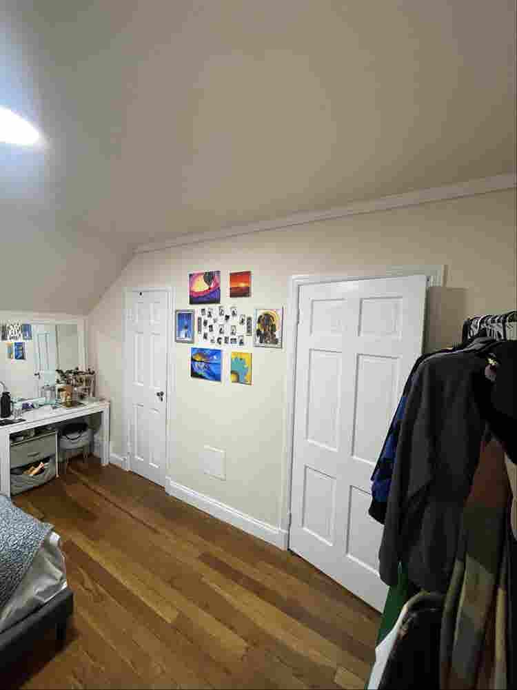 Female roommate needed ()