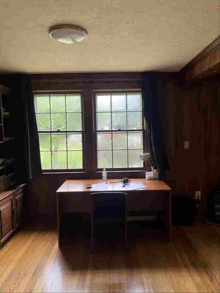 Female roommate needed ()