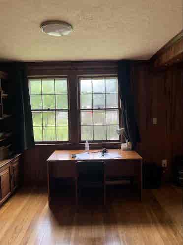 Female roommate needed ()