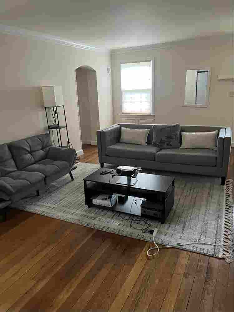 Female roommate needed ()