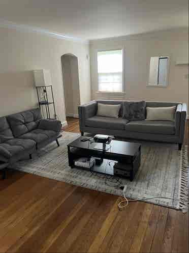 Female roommate needed ()