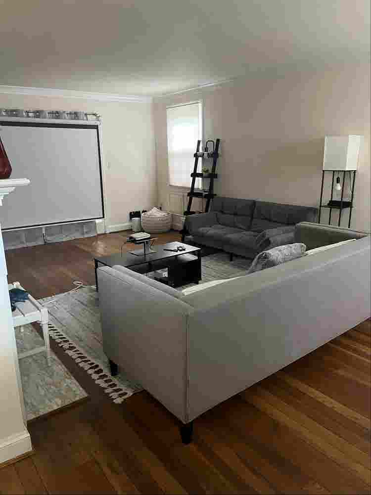 Female roommate needed ()
