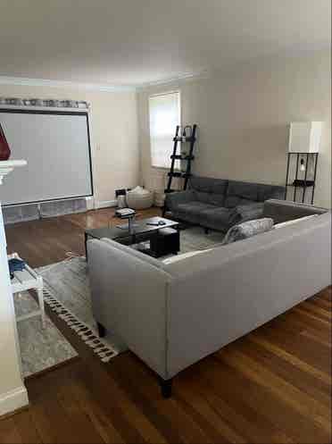 Female roommate needed ()