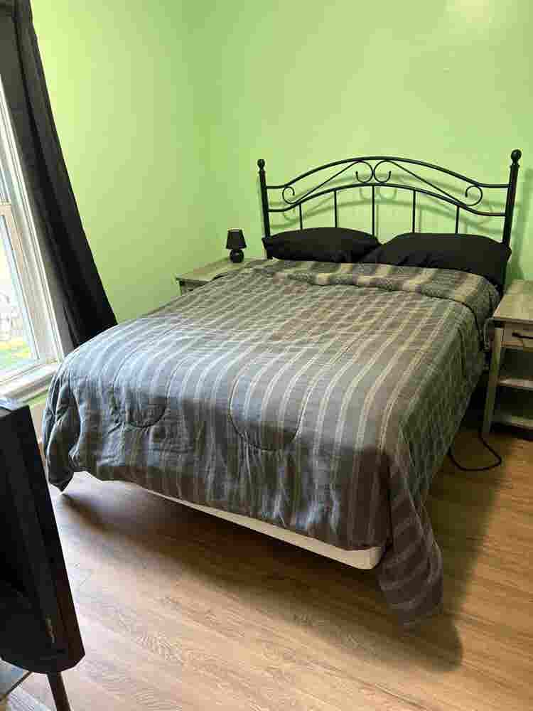 Room for rent for male housemate